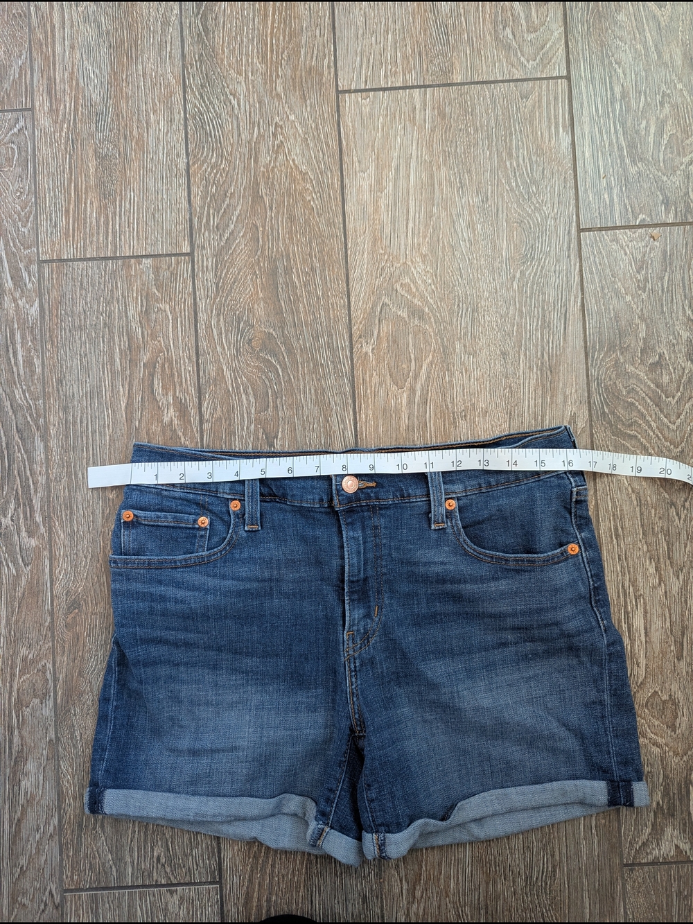 Levi's Mid Length Denim Shorts Size 31 Medium Wash Roll Hem - Picture 3 of 9